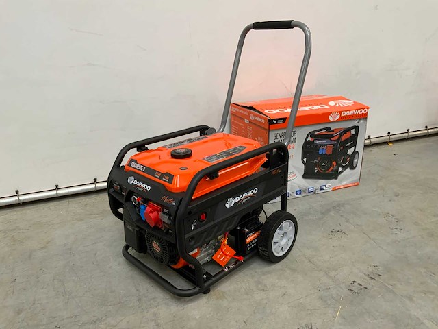 Daewoo - 2023 - gdax9250e-3 - benzine stroomgenerator 230/400v - afbeelding 1 van  15