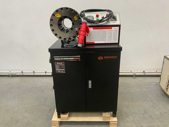 Daewoo - 2025 - da5100-hc - hydraulische slangenpers - afbeelding 1 van  13