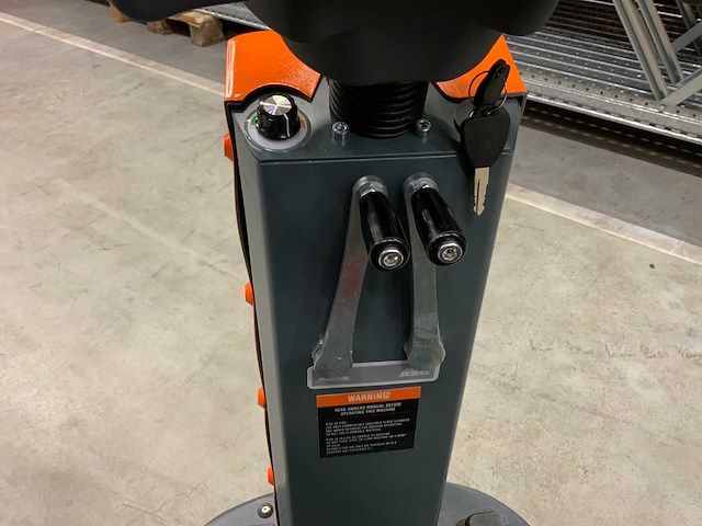 Daewoo - 2025 - dafr70 - zit schrobzuigmachine - afbeelding 2 van  14