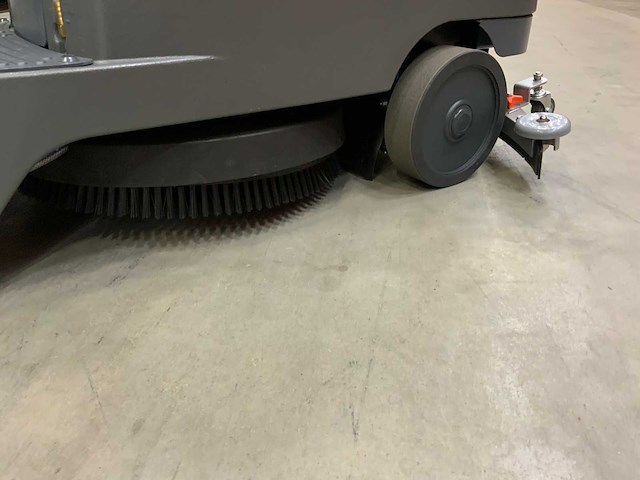 Daewoo - 2025 - dafr70 - zit schrobzuigmachine - afbeelding 1 van  9