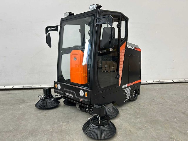 Daewoo - 2025 - das100 - parkeerplaats veegmachine - afbeelding 1 van  30