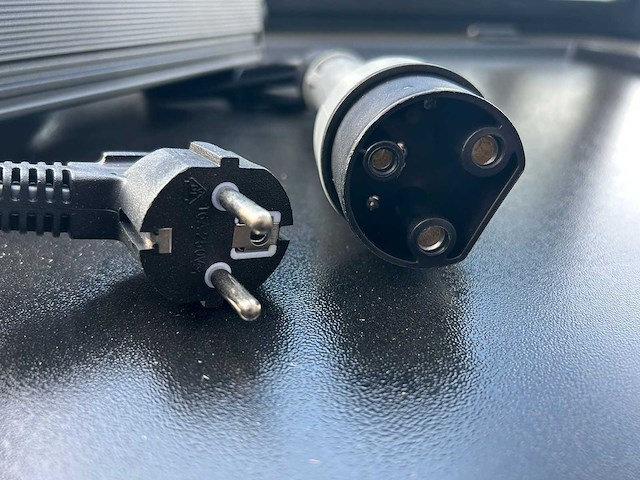 Daewoo - 2025 - das100 - parkeerplaats veegmachine - afbeelding 10 van  27