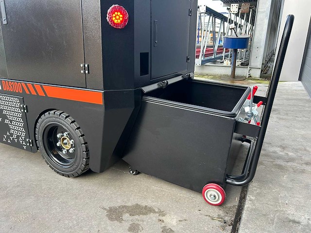 Daewoo - 2025 - das100 - parkeerplaats veegmachine - afbeelding 13 van  27