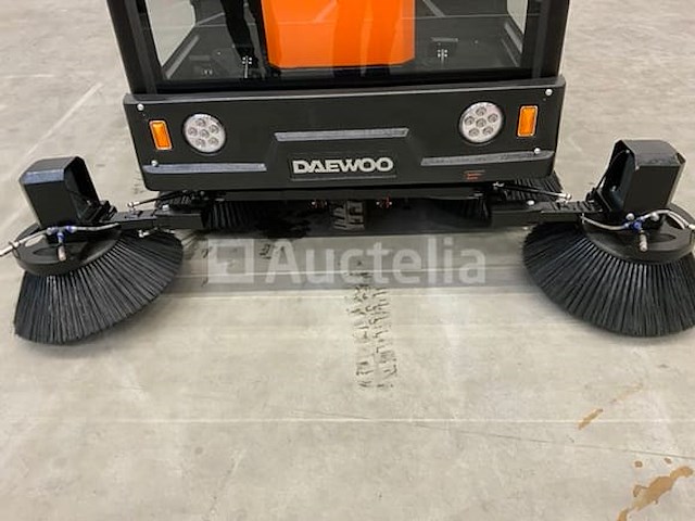 Daewoo - 2025 - das100 - straatveegmachine - afbeelding 18 van  25