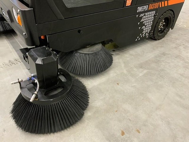 Daewoo - 2025 - das100 - straatveegmachine - afbeelding 2 van  25