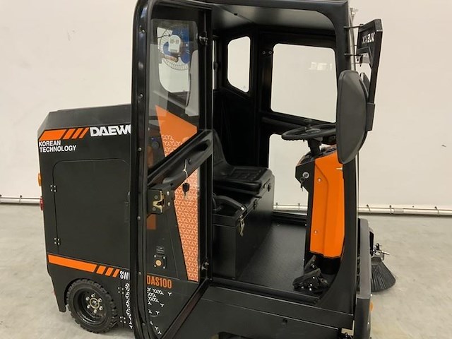 Daewoo - 2025 - das100 - straatveegmachine - afbeelding 6 van  25