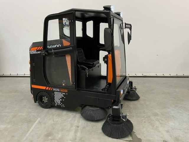 Daewoo - 2025 - das100 - straatveegmachine - afbeelding 1 van  25