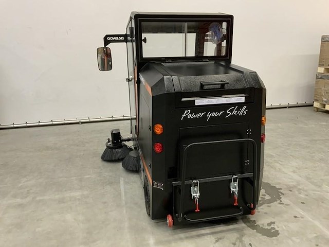 Daewoo - 2025 - das100 - straatveegmachine - afbeelding 19 van  25