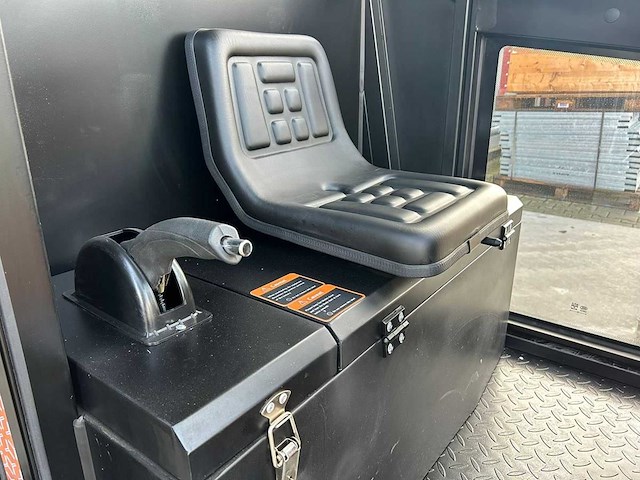Daewoo - 2025 - das100 - straatveegmachine - afbeelding 4 van  30