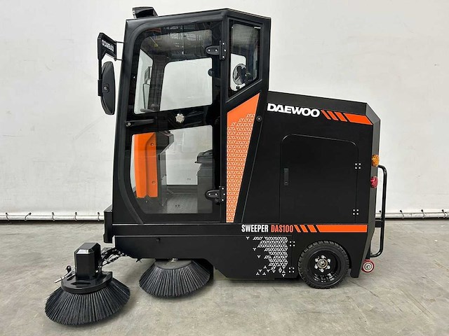 Daewoo - 2025 - das100 - straatveegmachine - afbeelding 23 van  30