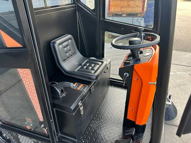 Daewoo - 2025 - das100 - straatveegmachine - afbeelding 2 van  28