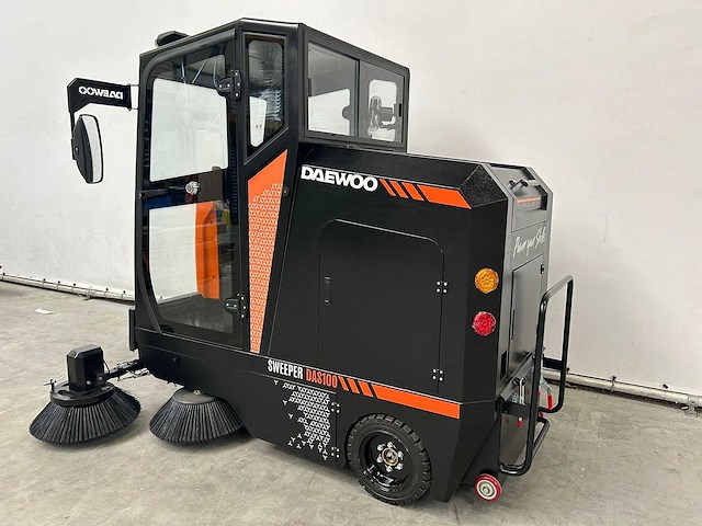Daewoo - 2025 - das100 - straatveegmachine - afbeelding 5 van  13