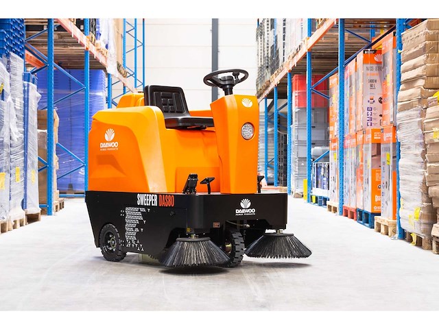 Daewoo - 2025 - das80 - zit veegmachine - afbeelding 1 van  18