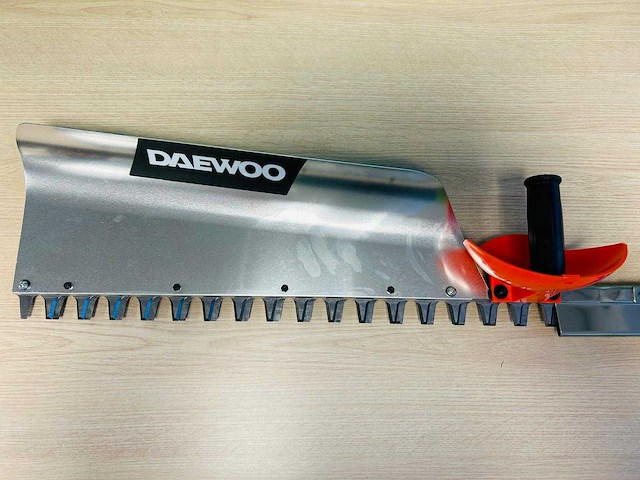 Daewoo - 2026 - daht750 - benzine heggenschaar - afbeelding 4 van  9