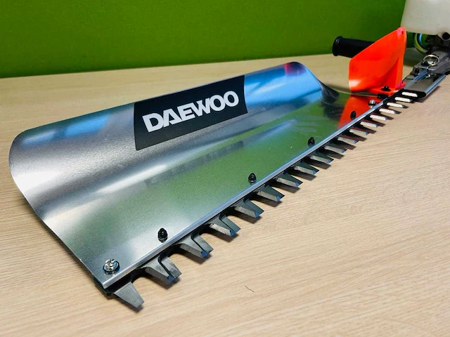 Daewoo - 2026 - daht750 - benzine heggenschaar - afbeelding 9 van  14