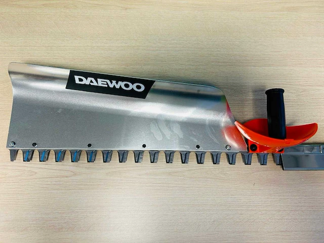 Daewoo - 2026 - daht750 - benzine heggenschaar - afbeelding 10 van  14