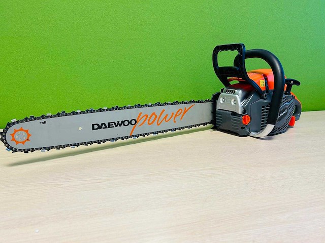 Daewoo - 2026 - dcs6524 - benzine kettingzaag 65cc - afbeelding 1 van  14
