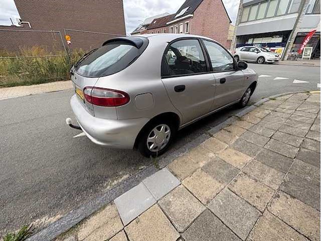 Daewoo - lanos - 1.5 sx - car - 1998 - afbeelding 15 van  17