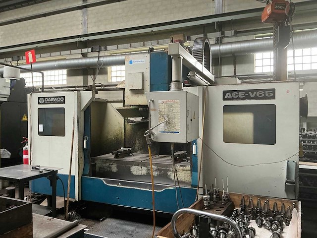Daewoo ace-v65 cnc verticaal bewerkingscentra - afbeelding 3 van  9