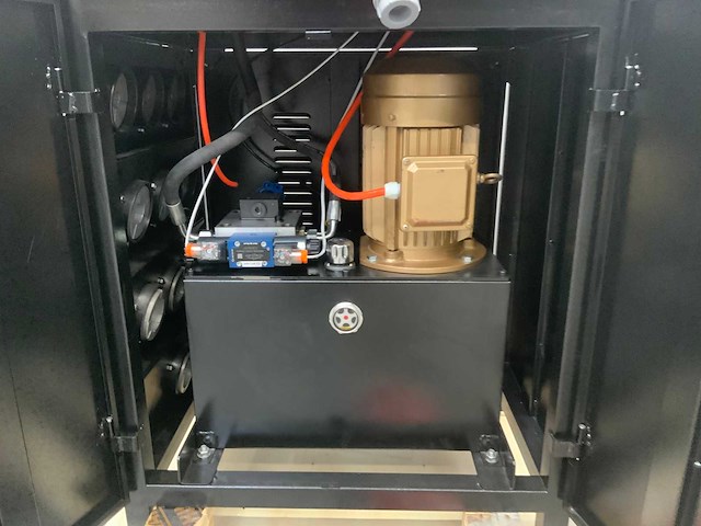 Daewoo da5100-hc hydraulische slangenpers - afbeelding 1 van  9