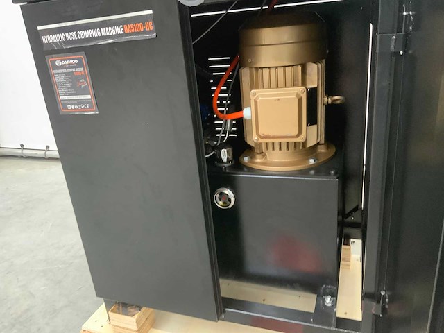 Daewoo da5100-hc hydraulische slangenpers - afbeelding 9 van  12