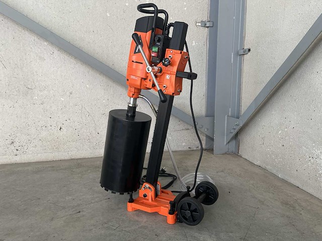 Daewoo dadk-d230be diamant kernboormachine - afbeelding 1 van  2
