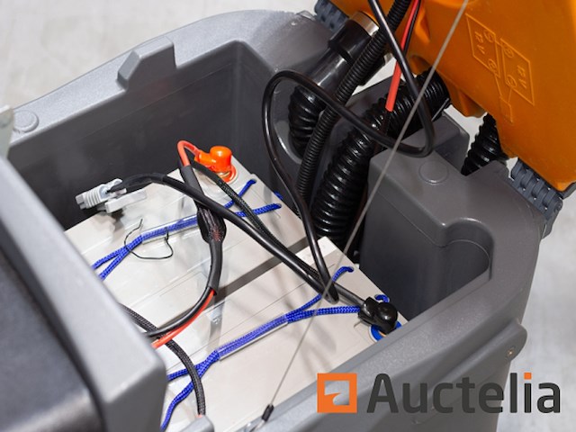 Daewoo dafr70 zit-schrobmachine - afbeelding 15 van  19