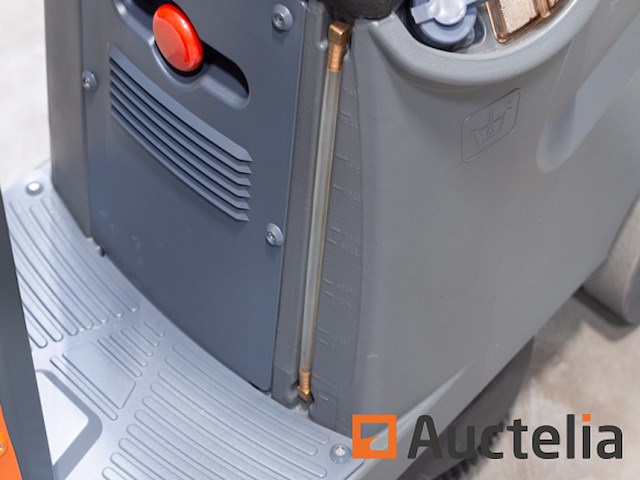 Daewoo dafr70 zit-schrobmachine - afbeelding 14 van  19