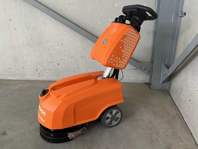 Daewoo daxm30 vloerschrobmachine - afbeelding 11 van  15