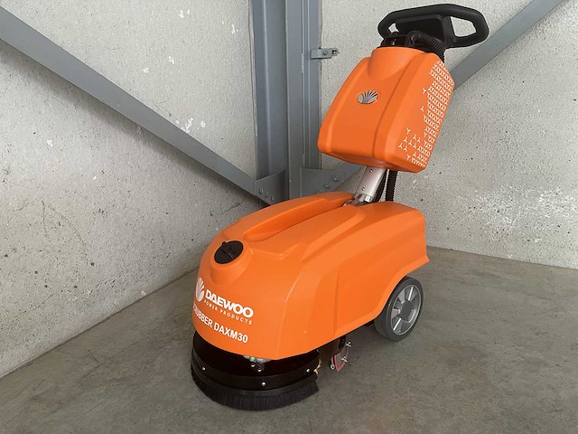Daewoo daxm30 vloerschrobmachine - afbeelding 11 van  12