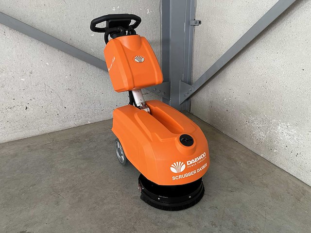 Daewoo daxm30 vloerschrobmachine - afbeelding 10 van  17
