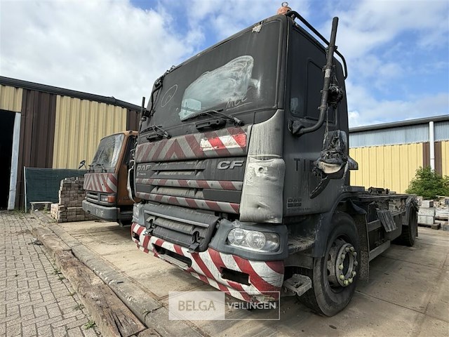 Daf cf75 vrachtwagen met containersysteem – brand-, rook- en/of waterschade - afbeelding 1 van  29