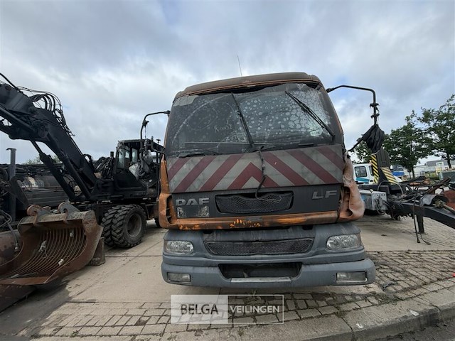 Daf lf55 vrachtwagen – brand-, rook- en/of waterschade - afbeelding 2 van  17