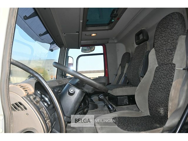 Daf vrachtwagen met laadkraan - afbeelding 2 van  38