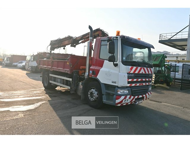 Daf vrachtwagen met laadkraan - afbeelding 1 van  38