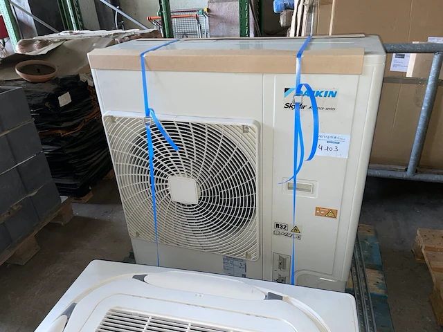 Daikin airco met buitenunit, bouwjaar 01/2024 - afbeelding 1 van  10