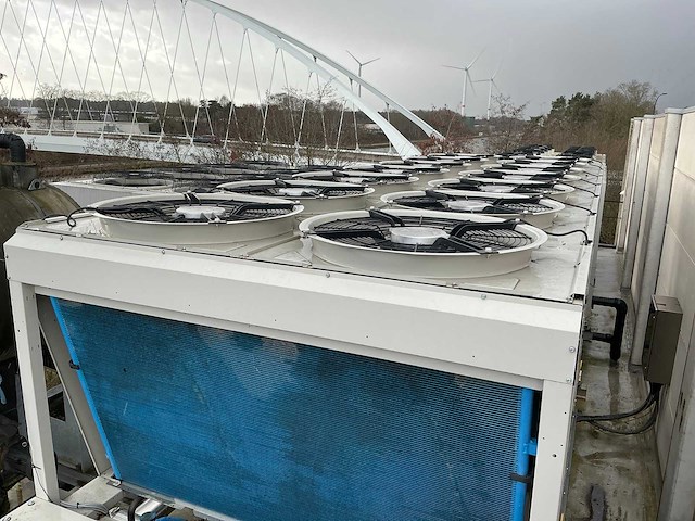 Daikin ewah430tzxsb2003 hydrochiller/ijswatermachine - afbeelding 9 van  14