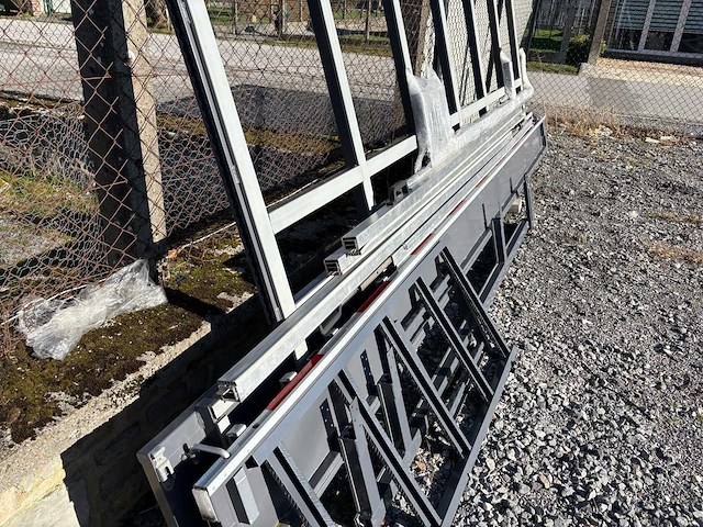 Dakgalerij en glazen deur voor bestelwagens - afbeelding 2 van  11