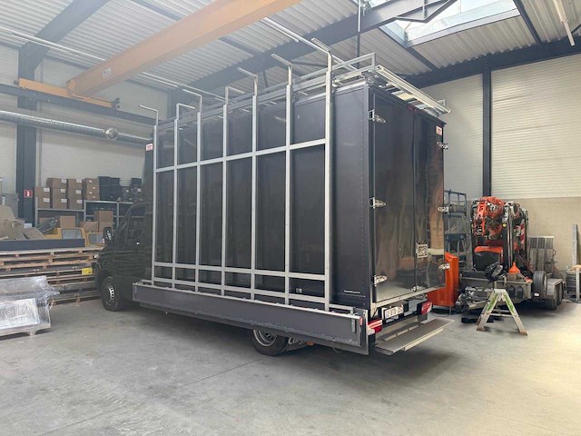 Dakgalerij en glazen deur voor bestelwagens - afbeelding 9 van  11