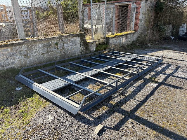 Dakgalerij en glazen deur voor bestelwagens - afbeelding 8 van  11