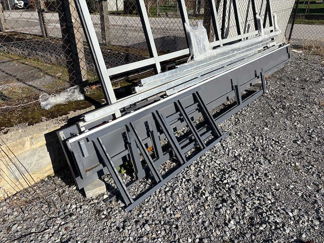 Dakgalerij en glazen deur voor bestelwagens - afbeelding 11 van  11