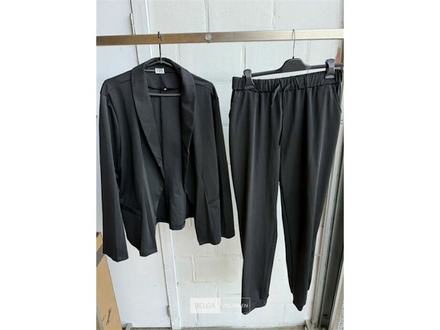 Dames costumeset maat xl - afbeelding 1 van  3