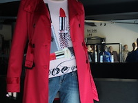 Dames mannequin op glazen voet - afbeelding 1 van  1