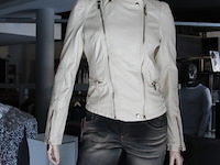 Dames mannequin op glazen voet - afbeelding 1 van  1