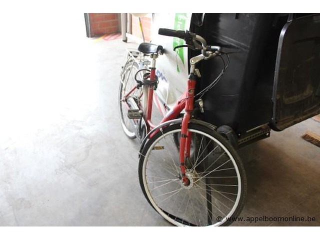 Damesfiets met schade - afbeelding 1 van  2