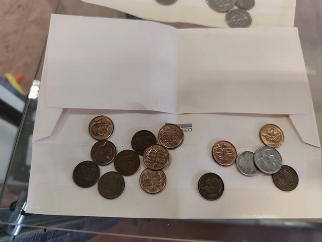 Dameshorloge verdal, 2 kettingen, 5 armbandjes, 2 paar oorbellen, partij munten - afbeelding 9 van  15