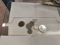 Dameshorloge verdal, 2 kettingen, 5 armbandjes, 2 paar oorbellen, partij munten - afbeelding 11 van  15