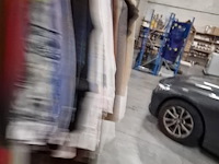 Dameskledij op hangers en rek - afbeelding 5 van  11