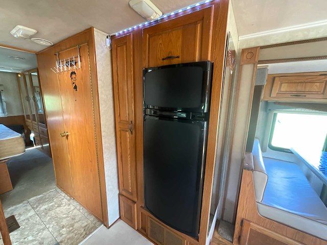 Damon corporation challenger motorhome - afbeelding 9 van  56