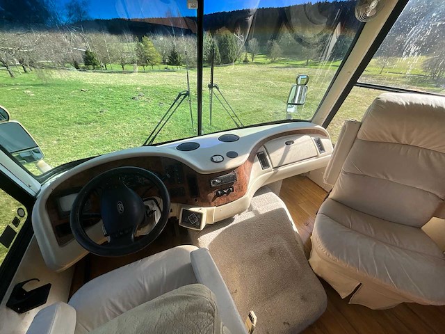 Damon corporation challenger motorhome - afbeelding 28 van  56